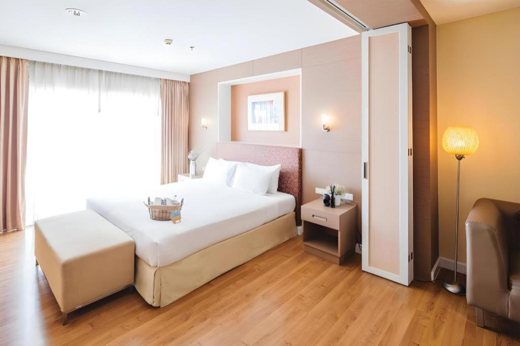 Clef Hotel Bangkok Exterior photo